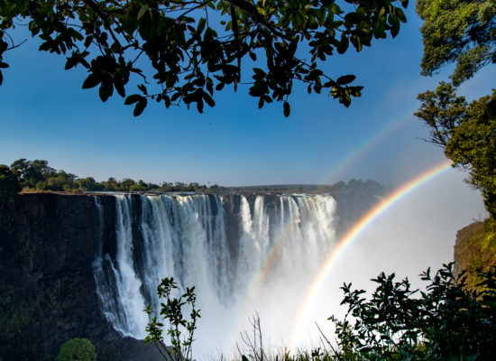 Regenboog bij Victoria watervallen Zimbabwe